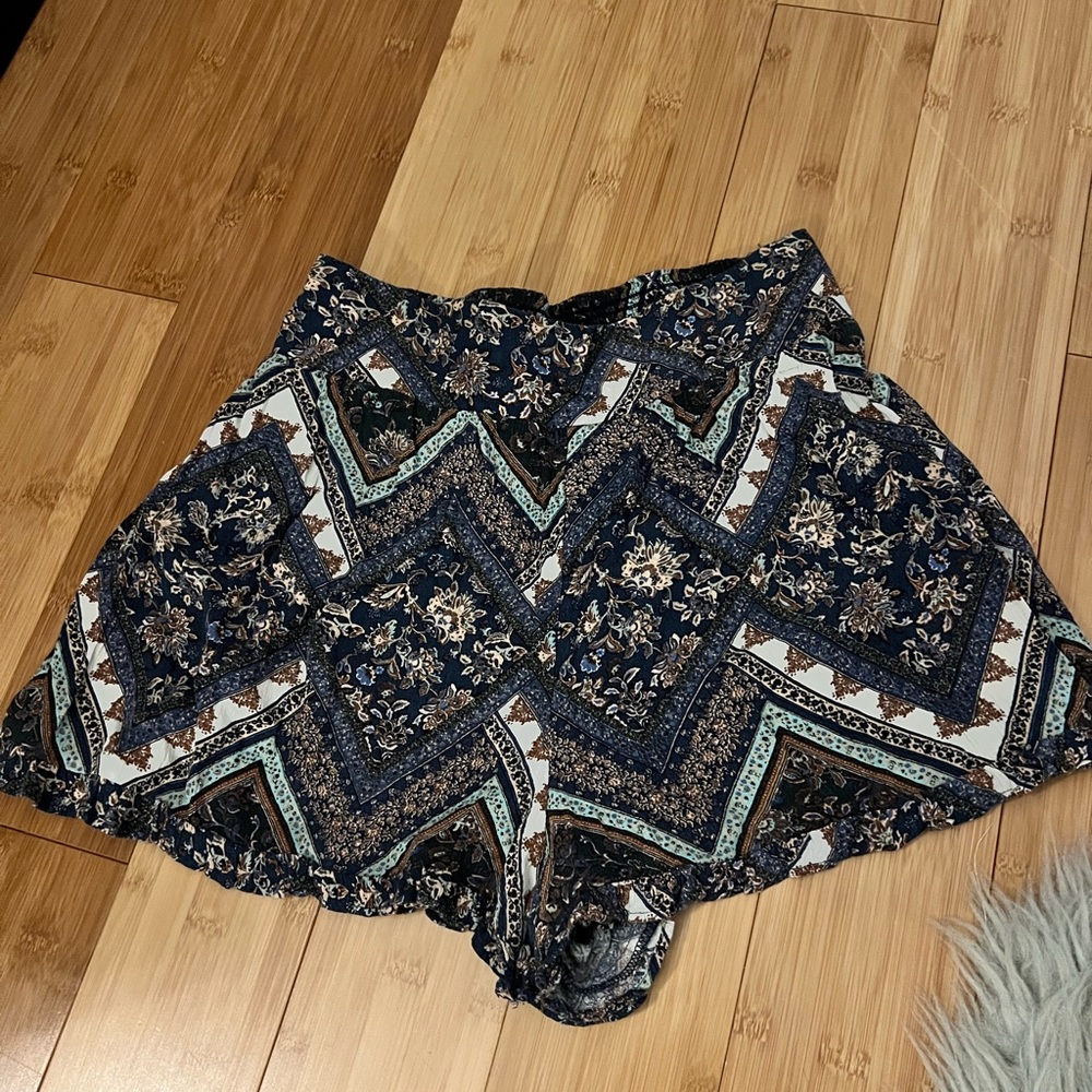 American eagle flowy shorts